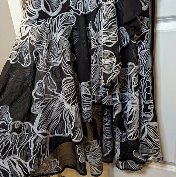 Dress the Population Ophelia Black White Floral Ruffle Midi Wrap Dress Small - Picture 5 of 7